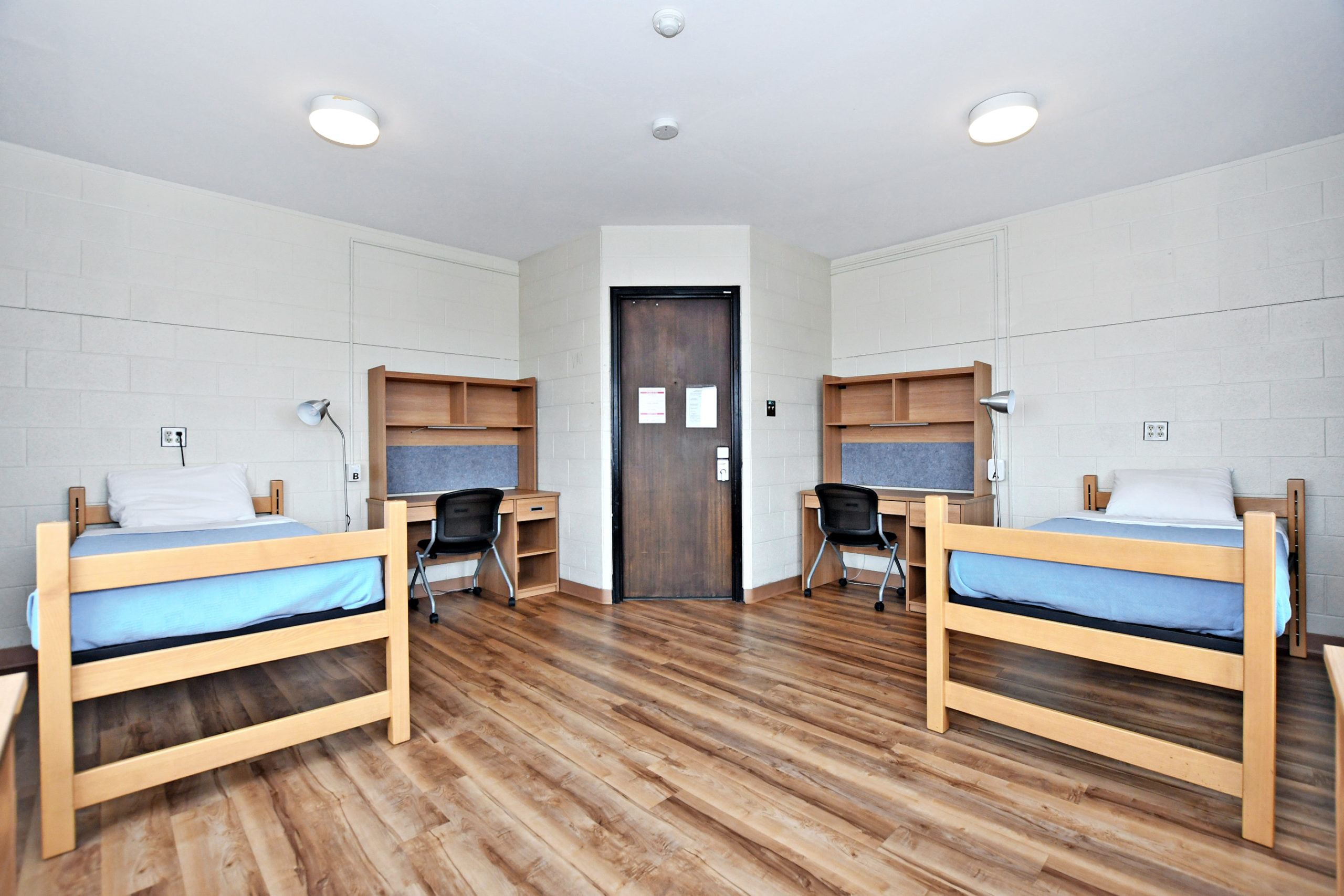 <b>Traditional Double-Occupancy Room</b>
